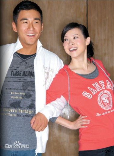 张默(Mo Zhang)默默代言的三番服饰性感图片图集