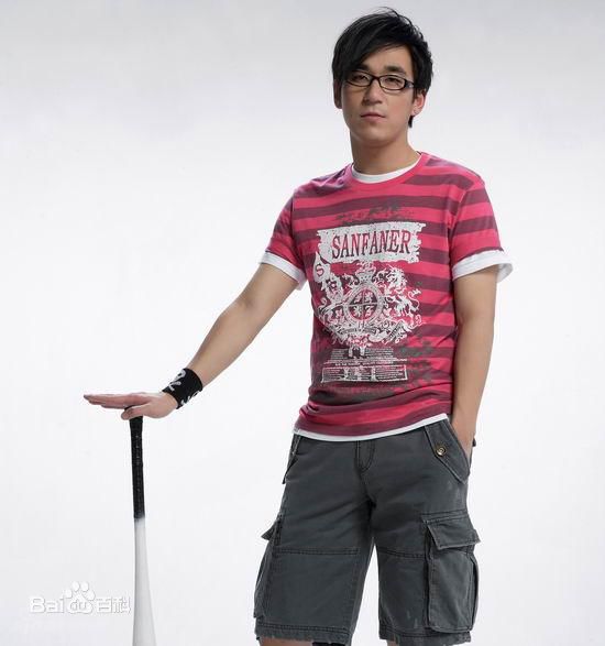 张默(Mo Zhang)默默代言的三番服饰性感图片图集