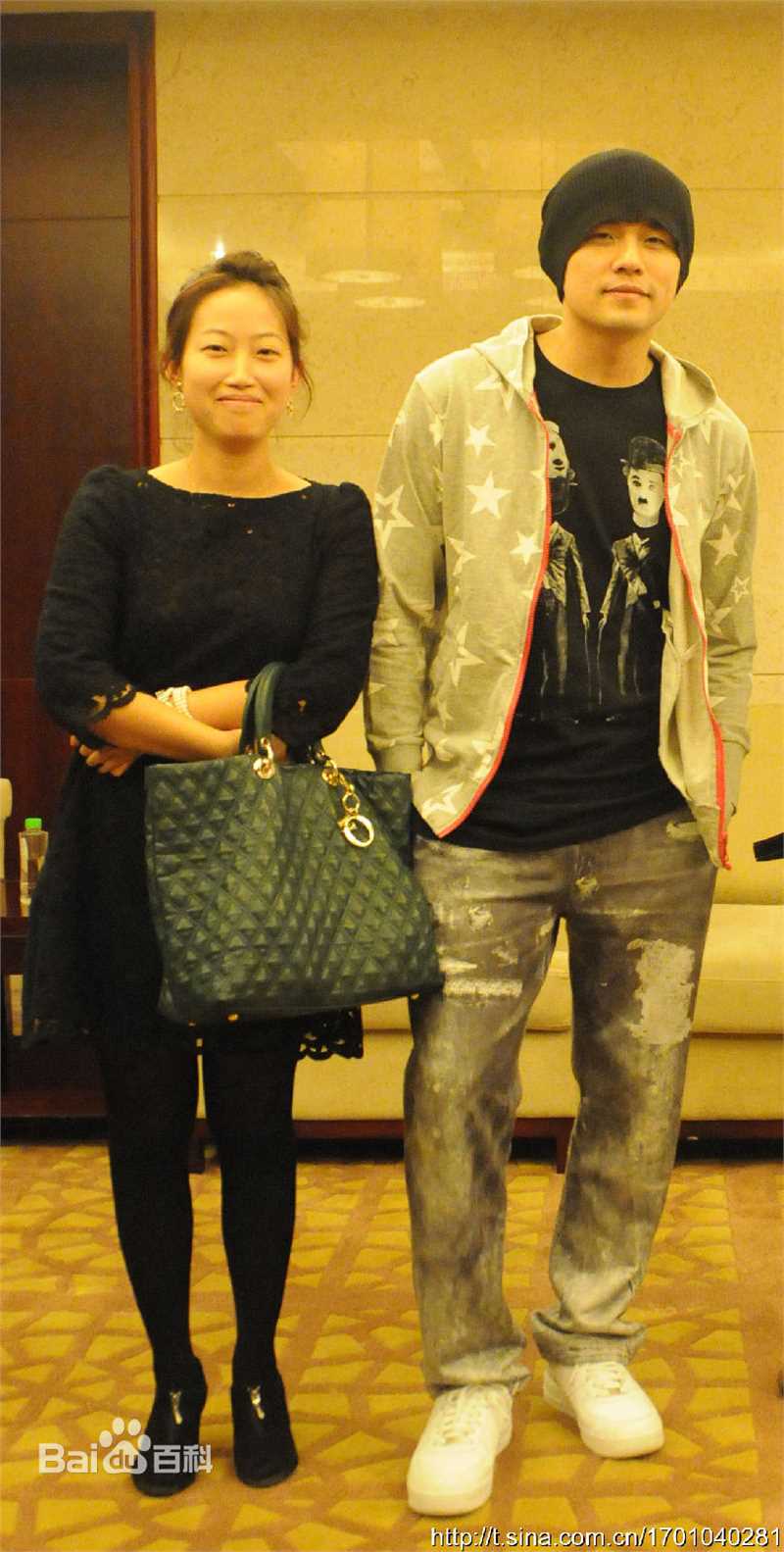 周杰伦(Jay Chou)与歌迷合影图片图册