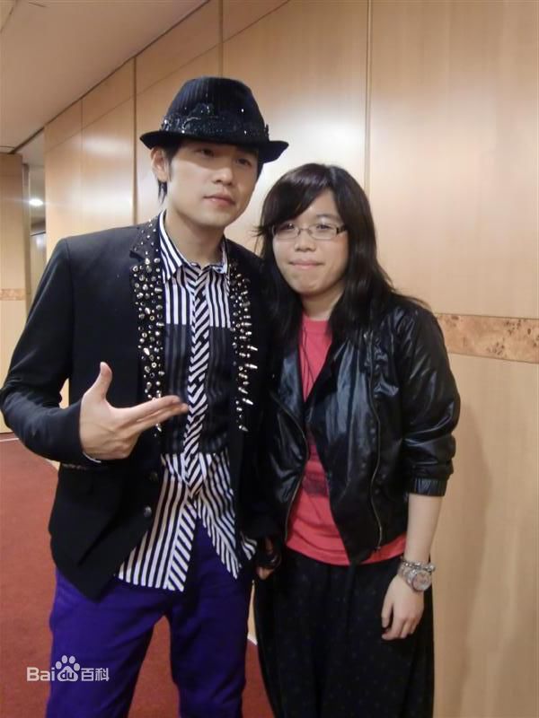 周杰伦(Jay Chou)与歌迷合影图片图册