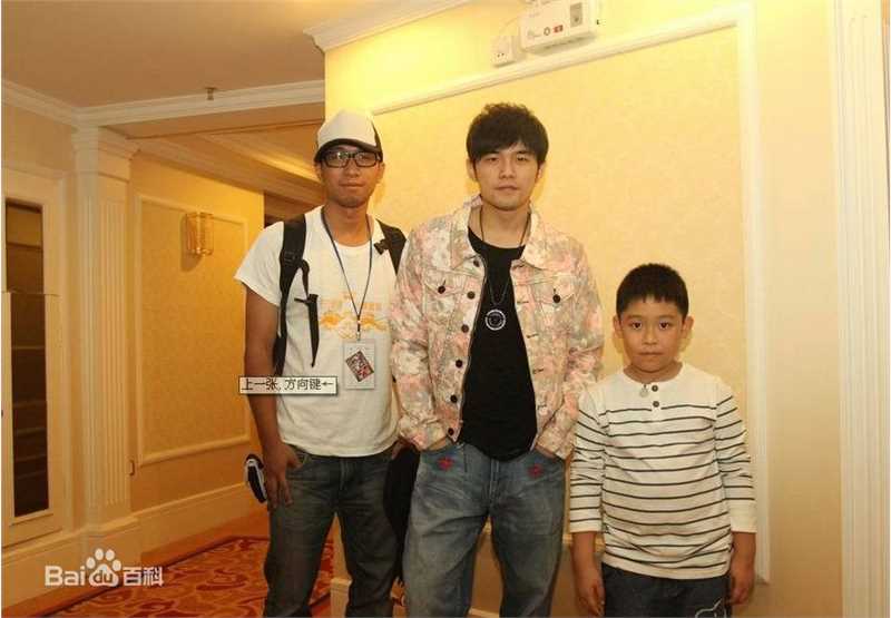 周杰伦(Jay Chou)与歌迷合影图片图册