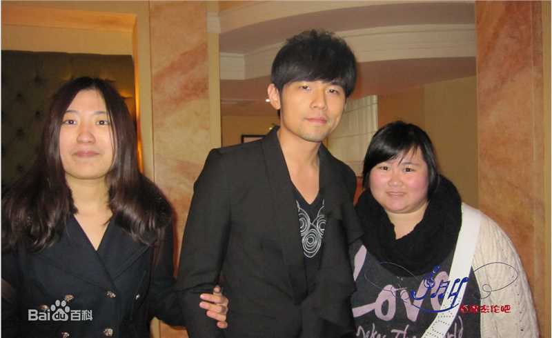 周杰伦(Jay Chou)与歌迷合影图片图册