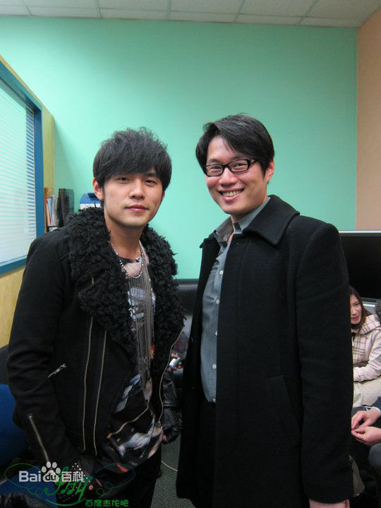 周杰伦(Jay Chou)与歌迷合影图片图册