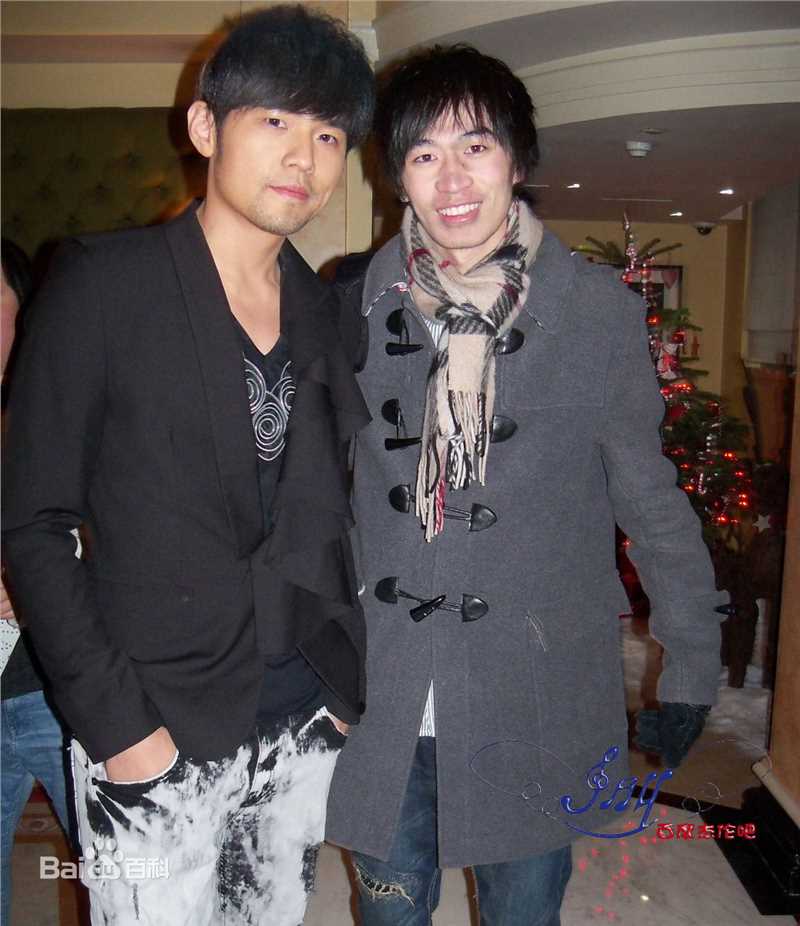 周杰伦(Jay Chou)与歌迷合影图片图册