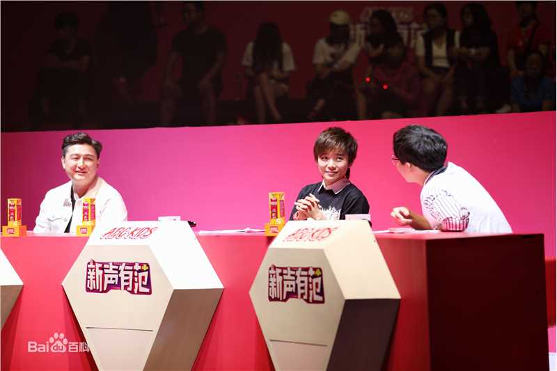 最新许飞在《新声有范》中的图集