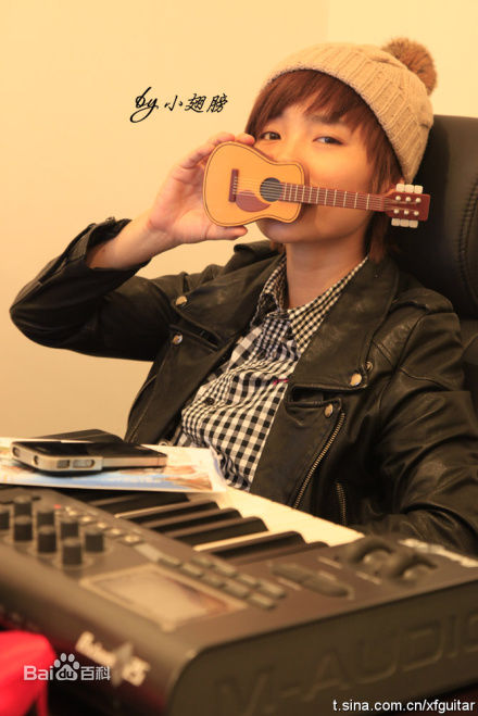 许飞生活照素颜照壁纸