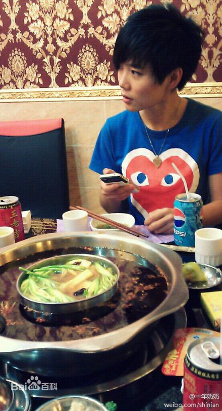 许飞生活照素颜照壁纸