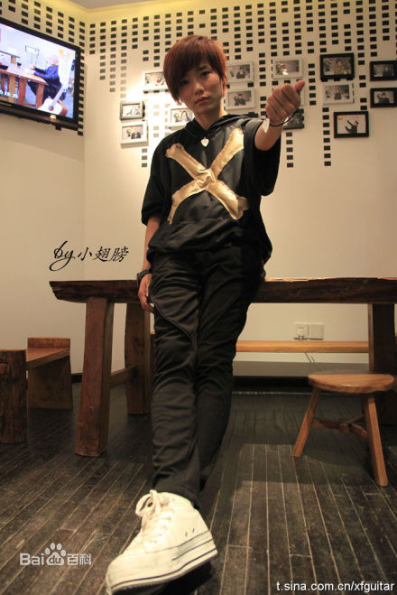 许飞生活照素颜照壁纸