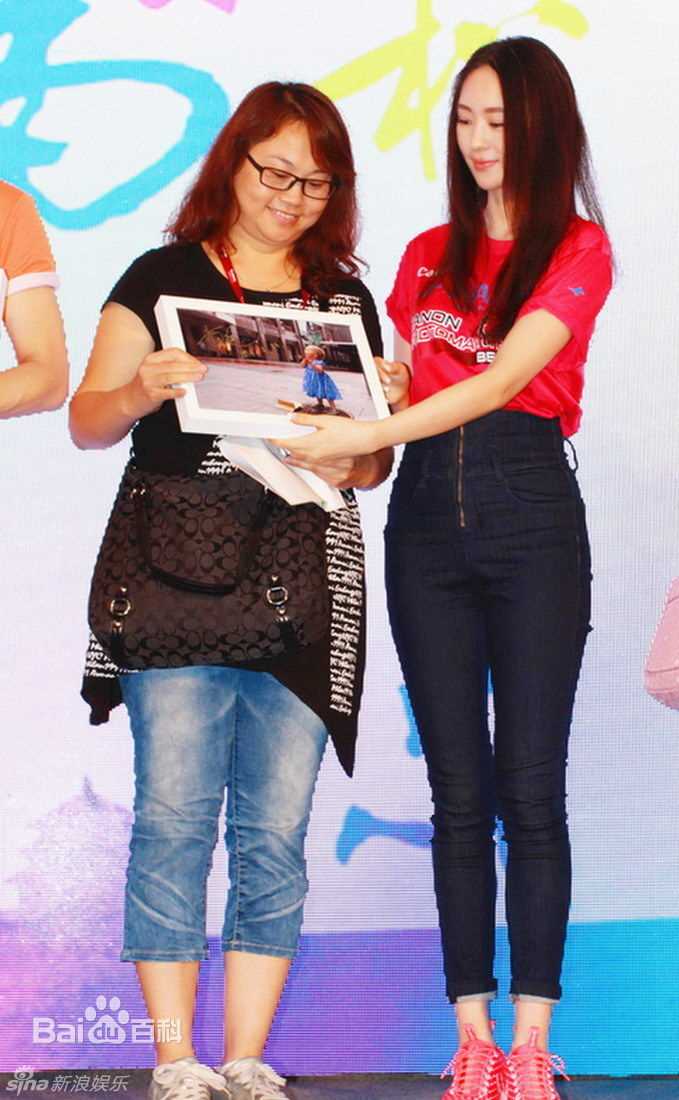 童瑶(Tanya)活动现场性感图片图集