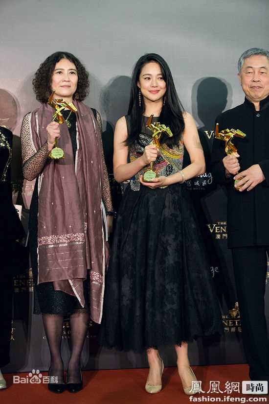 周韵亚洲电影节最佳女配素颜照壁纸