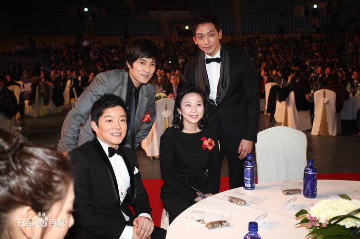 李凡秀(，Lee Bumsoo)获首尔文化艺术大奖图片图集