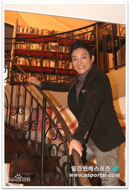 李凡秀(，Lee Bumsoo)照片性感图片图集