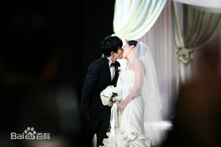 李凡秀(，Lee Bumsoo)婚礼壁纸壁纸