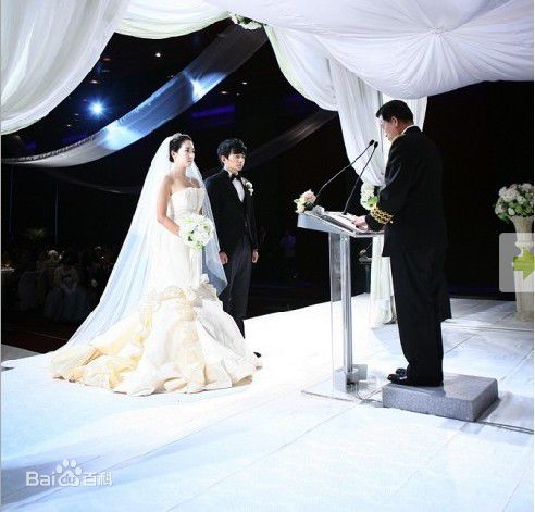 李凡秀(，Lee Bumsoo)婚礼壁纸壁纸