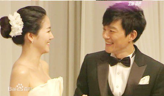 李凡秀(，Lee Bumsoo)婚礼壁纸壁纸