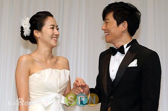 李凡秀(，Lee Bumsoo)婚礼壁纸壁纸