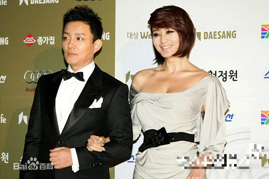 李凡秀(，Lee Bumsoo)第三次主持青龙奖壁纸壁纸