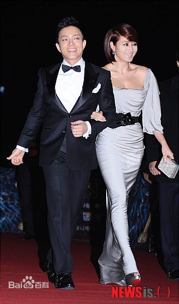 李凡秀(，Lee Bumsoo)第三次主持青龙奖壁纸壁纸