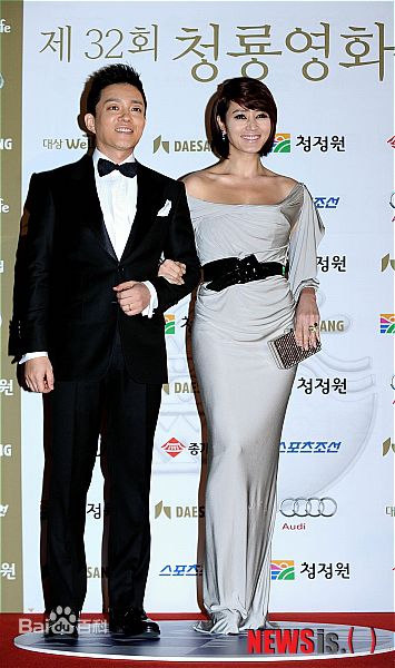 李凡秀(，Lee Bumsoo)第三次主持青龙奖壁纸壁纸