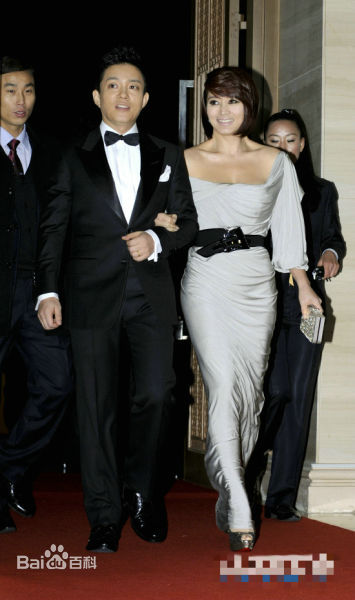 李凡秀(，Lee Bumsoo)第三次主持青龙奖壁纸壁纸