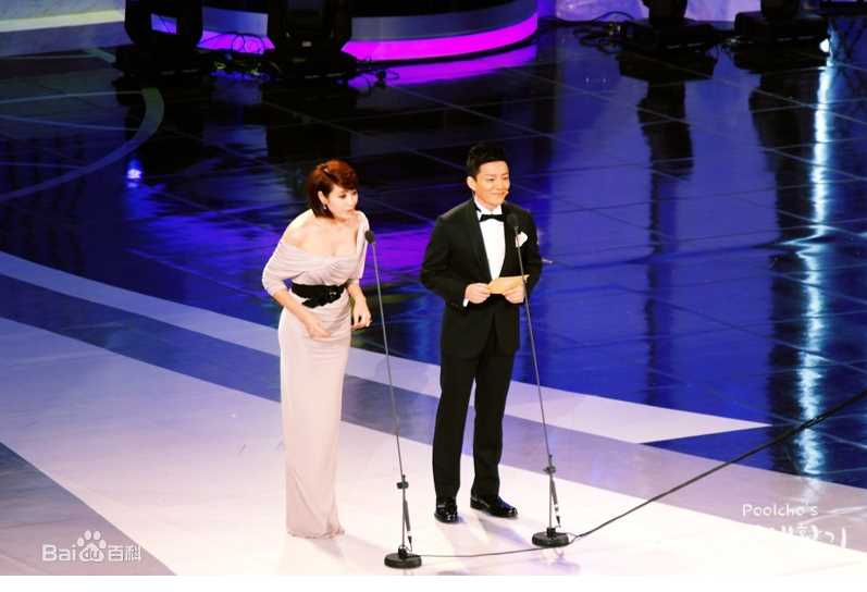 李凡秀(，Lee Bumsoo)第三次主持青龙奖壁纸壁纸