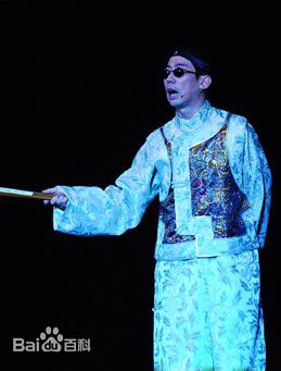 最新张达明(Cheung Tat Ming)在2006年《毒笃笑》舞台表演中的壁纸