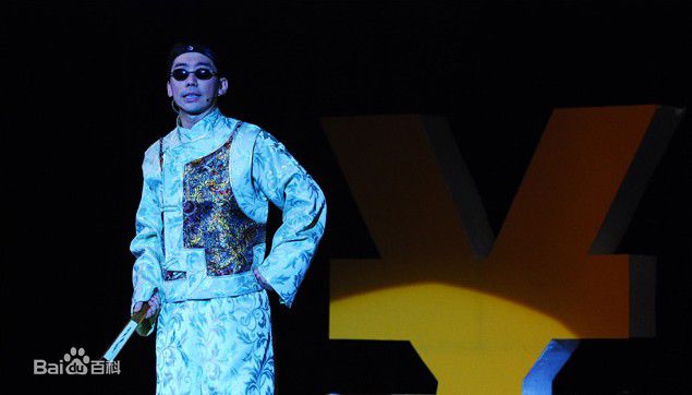 最新张达明(Cheung Tat Ming)在2006年《毒笃笑》舞台表演中的壁纸