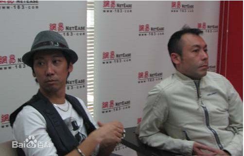 张达明(Cheung Tat Ming)与其他演员合影照前后照片