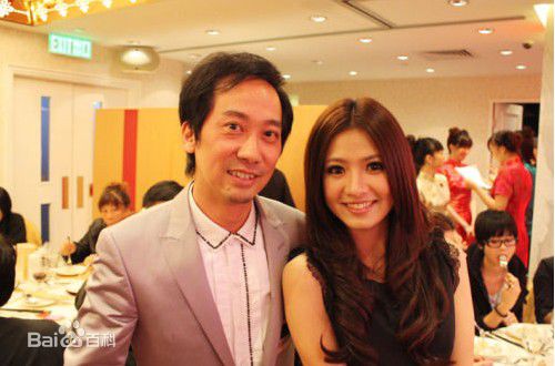 张达明(Cheung Tat Ming)与其他演员合影照前后照片