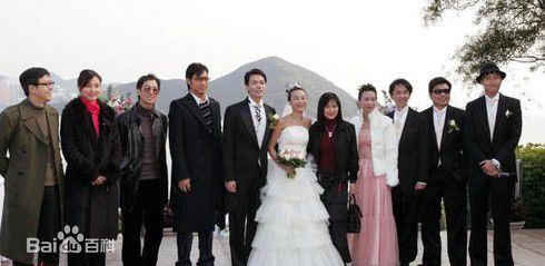 张达明(Cheung Tat Ming)与其他演员合影照前后照片