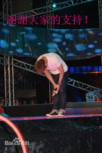 许志安(Andy Hui Chi on) 演唱会素颜照壁纸