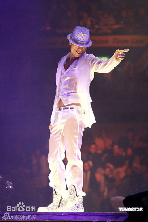 许志安(Andy Hui Chi on) 演唱会素颜照壁纸