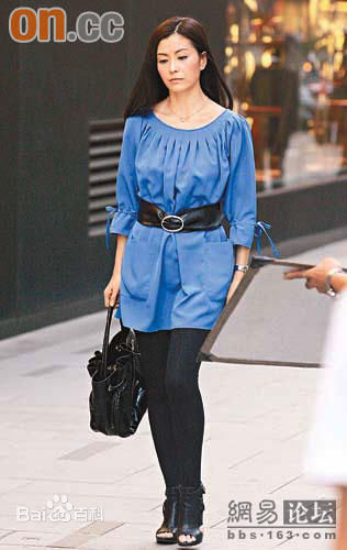 伍咏薇(Christine Ng)生活照前后照片