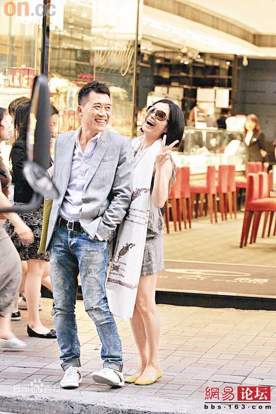 伍咏薇(Christine Ng)生活照前后照片