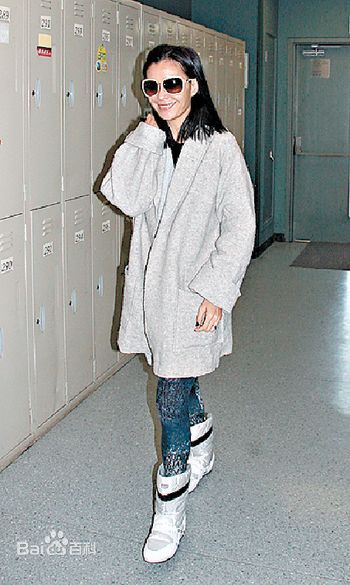 伍咏薇(Christine Ng)生活照前后照片