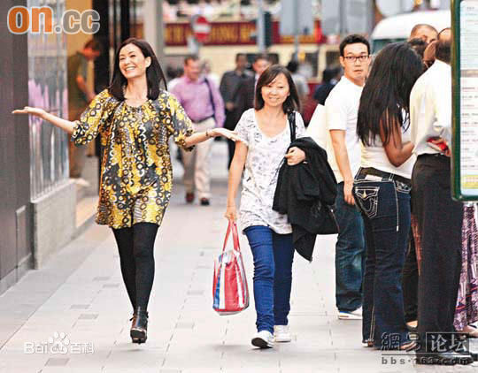 伍咏薇(Christine Ng)生活照前后照片