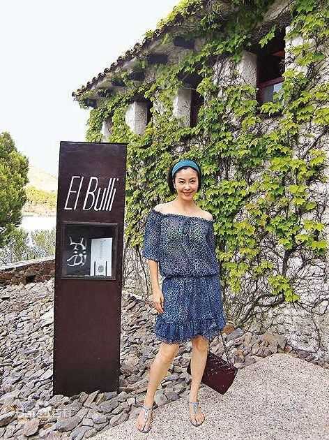 伍咏薇(Christine Ng)生活照前后照片