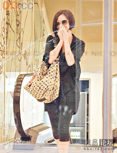 伍咏薇(Christine Ng)生活照前后照片