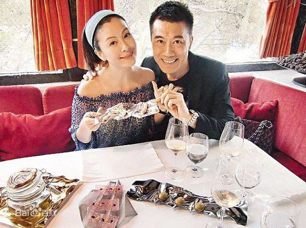 伍咏薇(Christine Ng)生活照前后照片