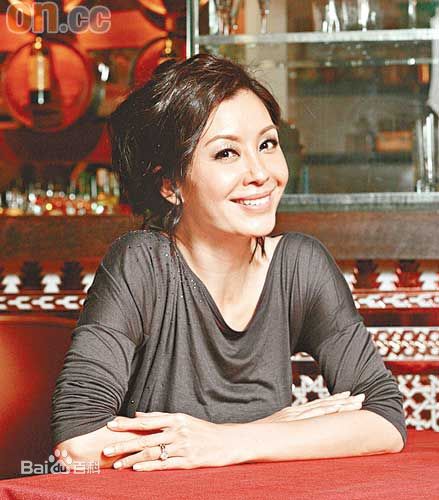 伍咏薇(Christine Ng)生活照前后照片