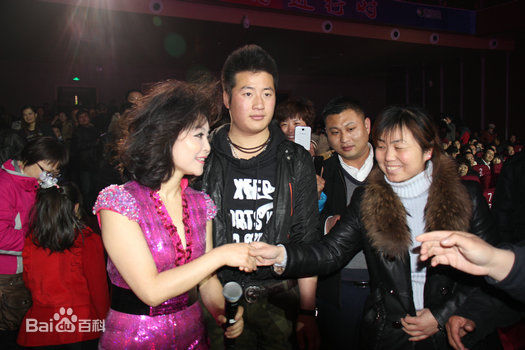 冯小宁(ShinyFeng)济南站演唱会性感图片图集