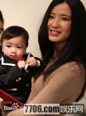 伍仕贤(Dayyan Eng)与妻子龚蓓苾前后照片