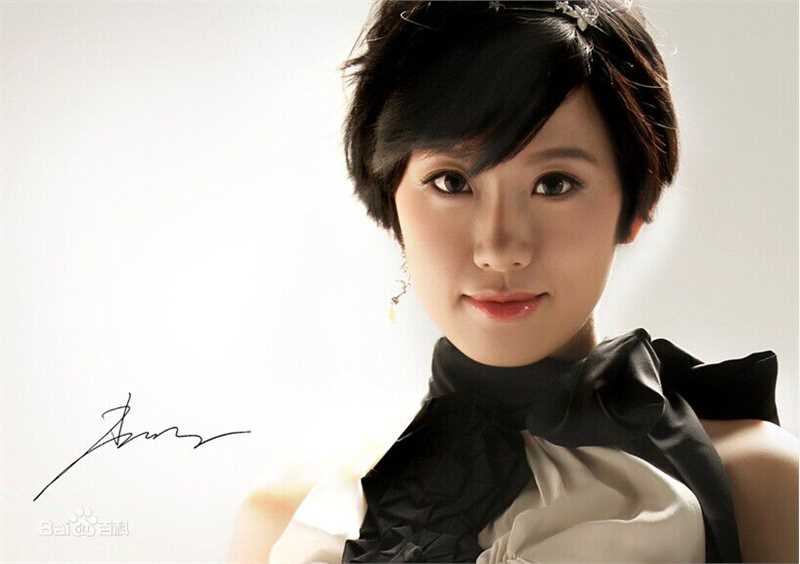 李欣主播工作照图片图集