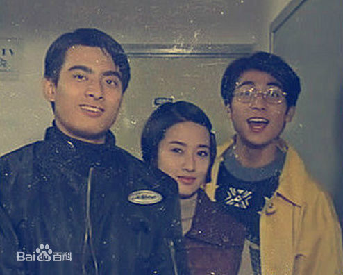 马伊琍(Ma Yili)大学期间的旧照壁纸壁纸