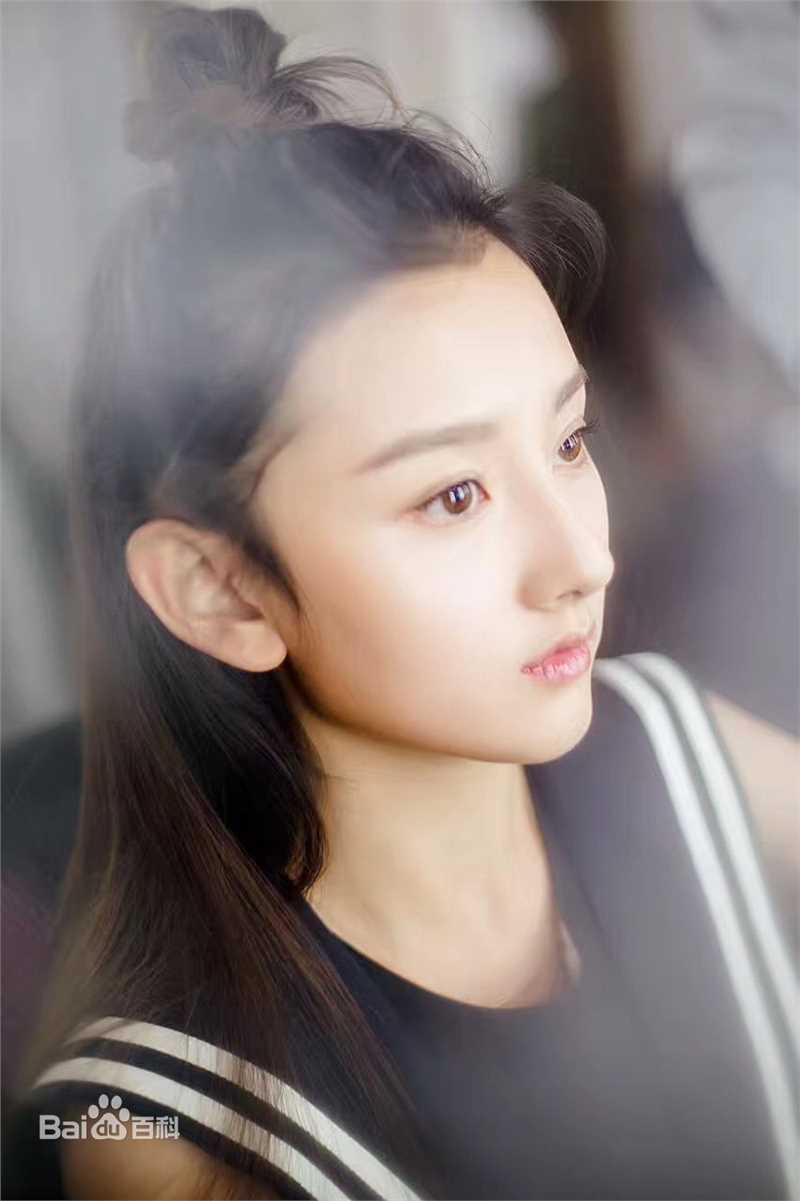 最新宋祖儿(lareina)在《天天向上》中的图集