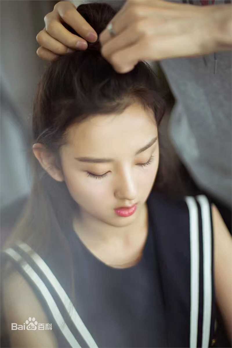 最新宋祖儿(lareina)在《天天向上》中的图集