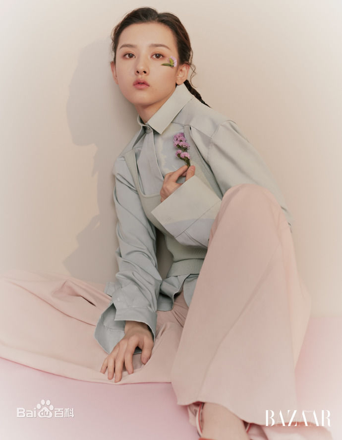 宋祖儿(lareina)在《时尚芭莎》中的