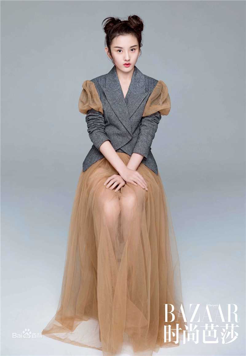 宋祖儿(lareina)在《时尚芭莎》中的
