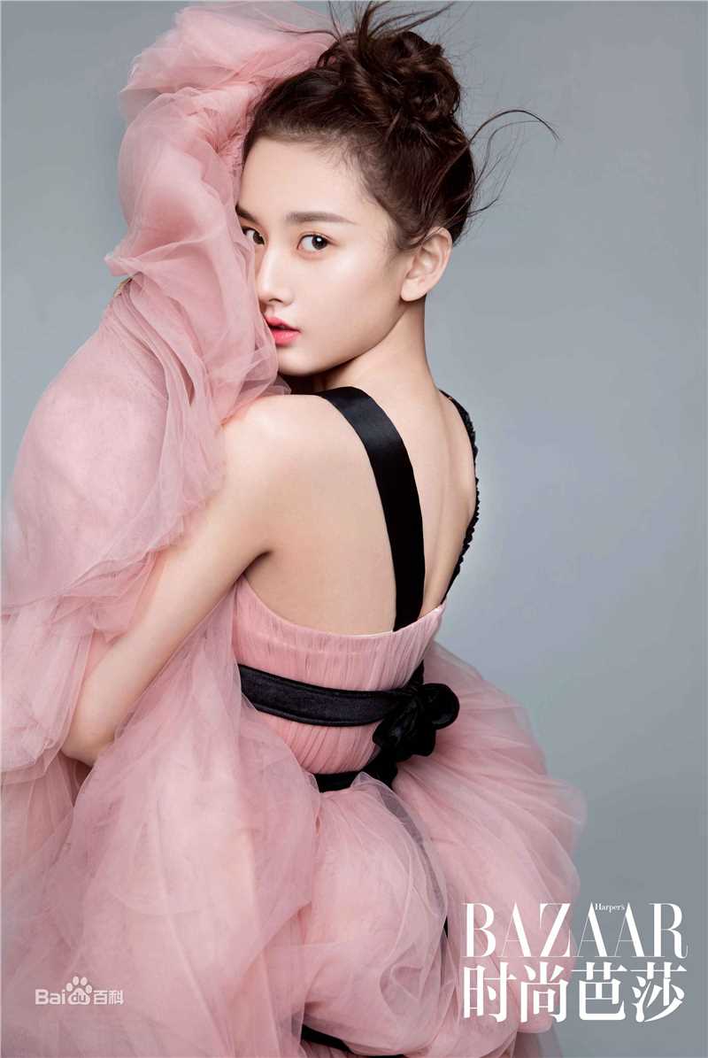 宋祖儿(lareina)在《时尚芭莎》中的
