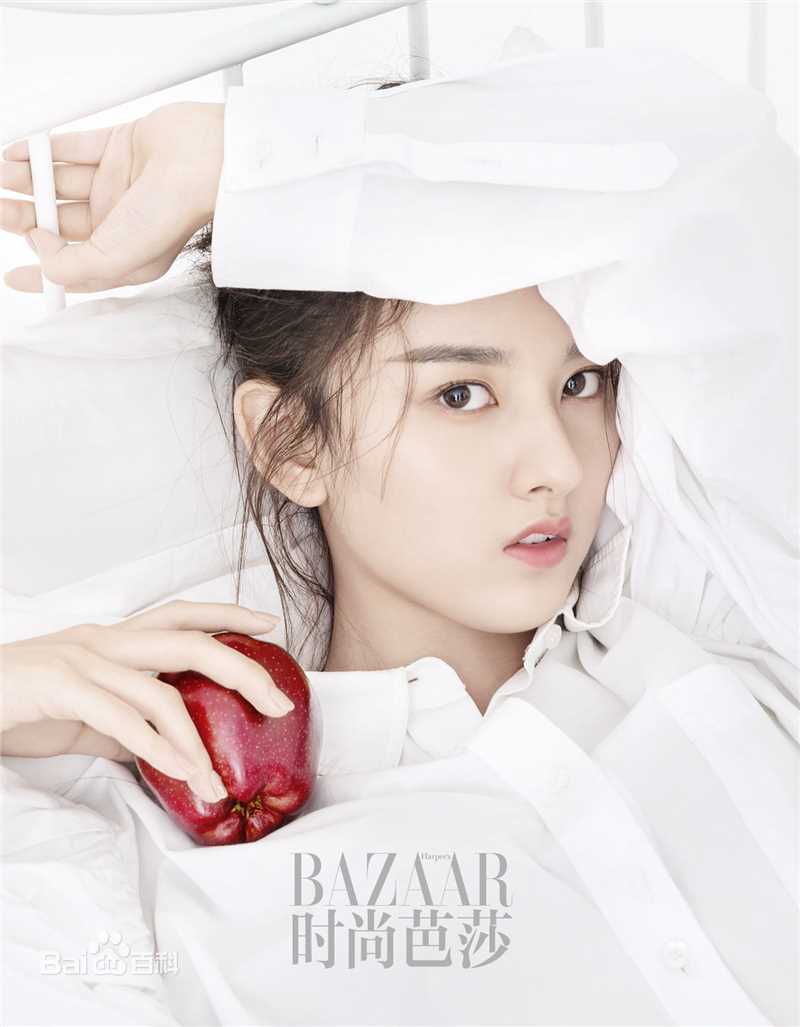 宋祖儿(lareina)在《时尚芭莎》中的